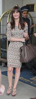 Leighton Meester feet photo thumbnail