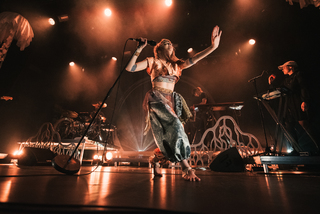 Aurora Aksnes feet photo thumbnail