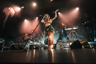 Aurora Aksnes feet photo thumbnail