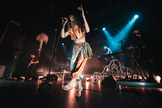 Aurora Aksnes feet photo thumbnail