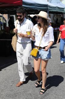 Elizabeth Olsen feet photo thumbnail