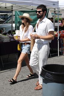 Elizabeth Olsen feet photo thumbnail