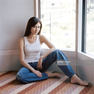 Olga Kurylenko feet photo thumbnail