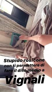 Valentina Vignali feet photo thumbnail