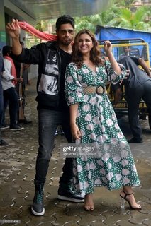 Parineeti Chopra feet photo thumbnail