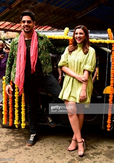 Parineeti Chopra feet photo thumbnail