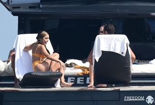 Vanessa Hudgens feet photo thumbnail
