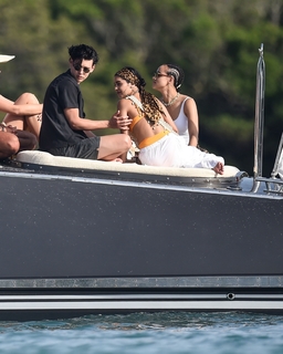 Vanessa Hudgens feet photo thumbnail