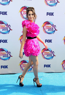 Laura Marano feet photo thumbnail