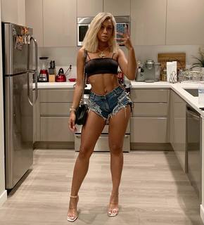 Jilly Anais feet photo thumbnail