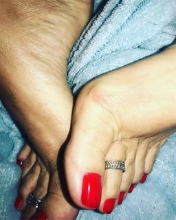 Karin Klemp feet photo thumbnail