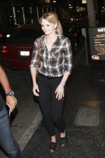 Jennifer Morrison feet photo thumbnail