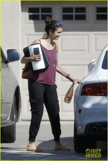 Nina Dobrev feet photo thumbnail