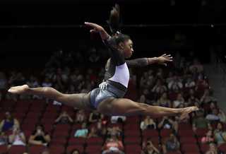 Simone Biles feet photo thumbnail