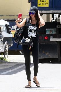 Adriana Lima feet photo thumbnail