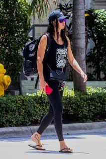 Adriana Lima feet photo thumbnail