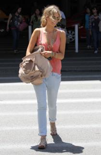 Delta Goodrem feet photo thumbnail