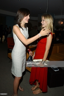 Olivia Wilde feet photo thumbnail