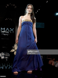 Olivia Wilde feet photo thumbnail