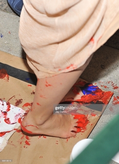 Olivia Wilde feet photo thumbnail