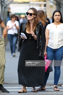 Olivia Wilde feet photo thumbnail