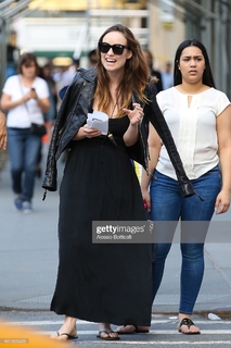 Olivia Wilde feet photo thumbnail