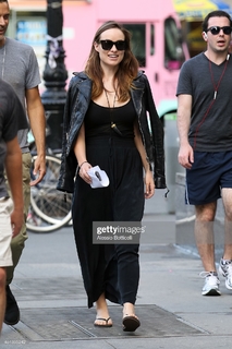 Olivia Wilde feet photo thumbnail