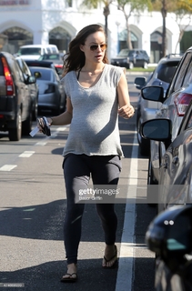 Olivia Wilde feet photo thumbnail
