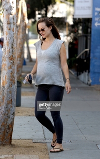 Olivia Wilde feet photo thumbnail