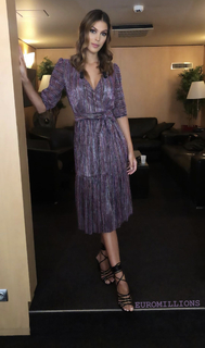 Iris Mittenaere feet photo thumbnail