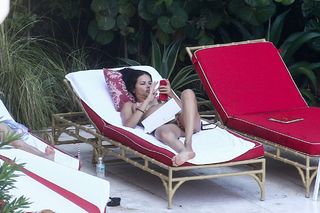 Adriana Lima feet photo thumbnail