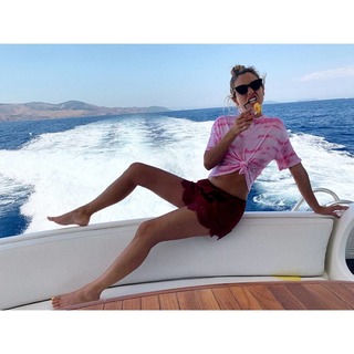 Blanca Suárez feet photo thumbnail