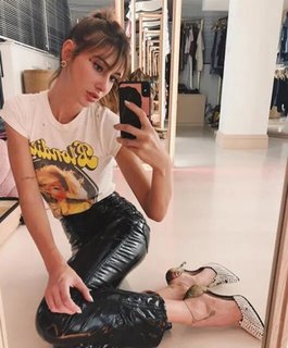 Seyma Subasi feet photo thumbnail