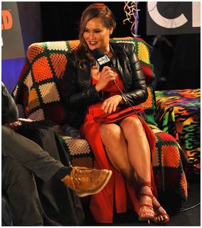 Tia Carrere feet photo thumbnail