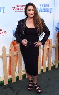 Tia Carrere feet photo thumbnail