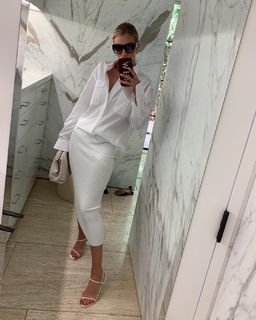 Rosie Huntington-Whiteley feet photo thumbnail