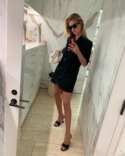 Rosie Huntington-Whiteley feet photo thumbnail
