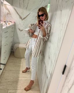 Rosie Huntington-Whiteley feet photo thumbnail