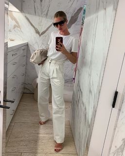 Rosie Huntington-Whiteley feet photo thumbnail