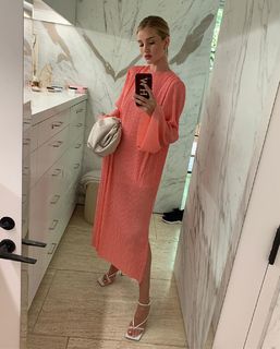 Rosie Huntington-Whiteley feet photo thumbnail