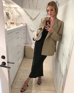 Rosie Huntington-Whiteley feet photo thumbnail