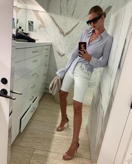Rosie Huntington-Whiteley feet photo thumbnail