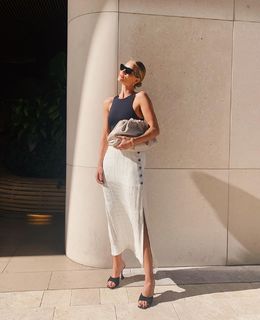 Rosie Huntington-Whiteley feet photo thumbnail