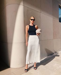 Rosie Huntington-Whiteley feet photo thumbnail
