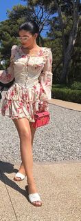 Kylie Jenner feet photo thumbnail