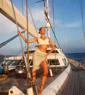Candice Swanepoel feet photo thumbnail