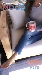 Brooke Burke feet photo thumbnail