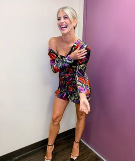 Julianne Hough feet photo thumbnail