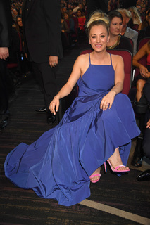 Kaley Cuoco feet photo thumbnail
