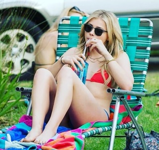 Chloë Grace Moretz feet photo thumbnail